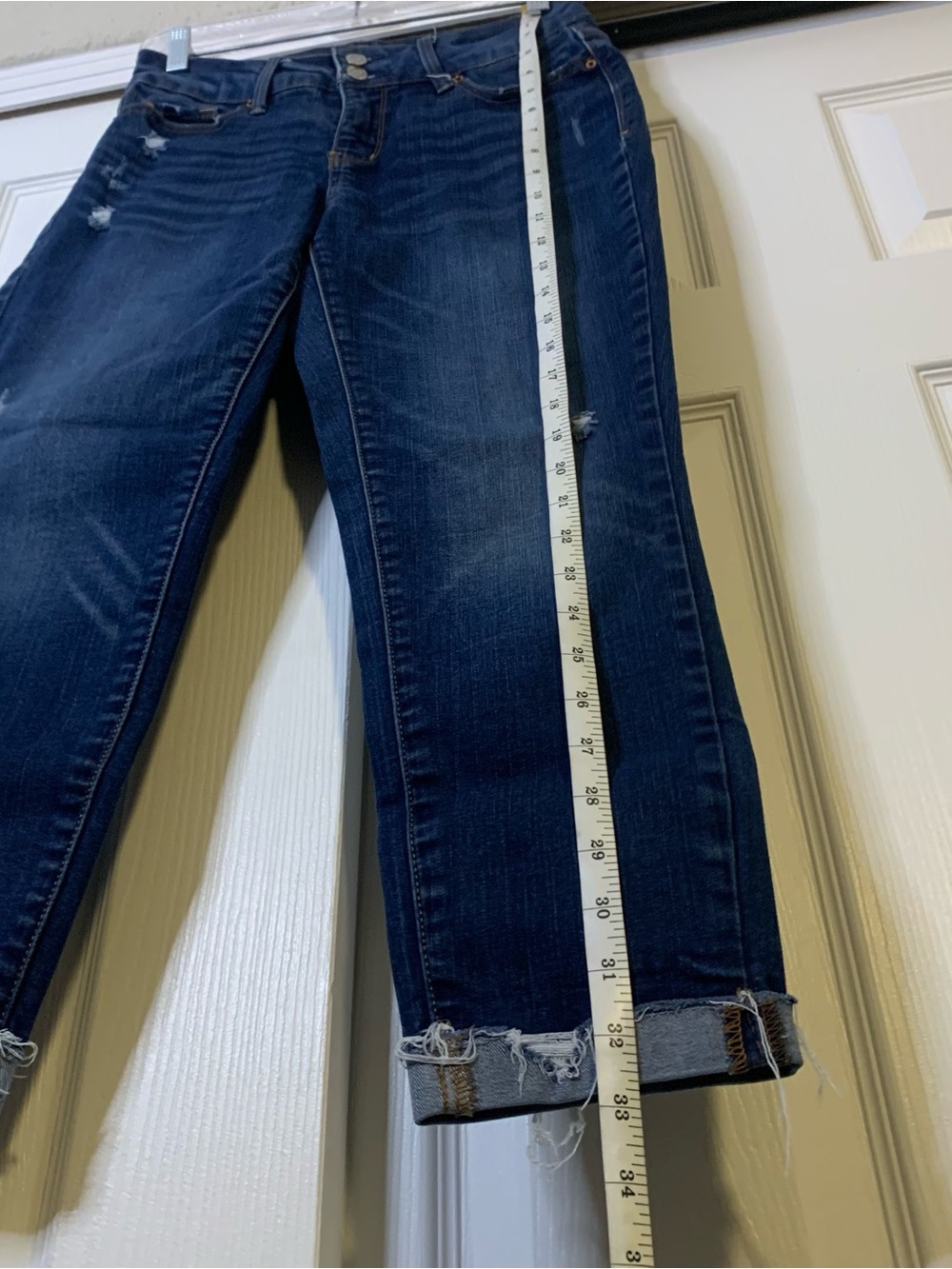 Time & Tru Mid Rise Dark Denim Capri Jeans - Picture 6 of 6